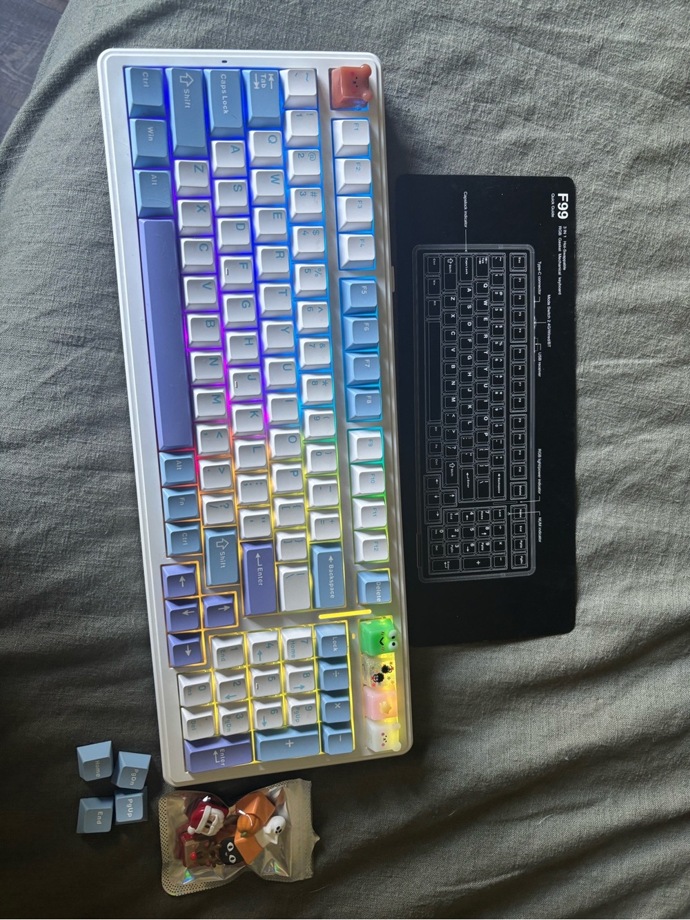 RGB Gradient Mechanical Keyboard - White Frame, Blue/Purple Keycaps
